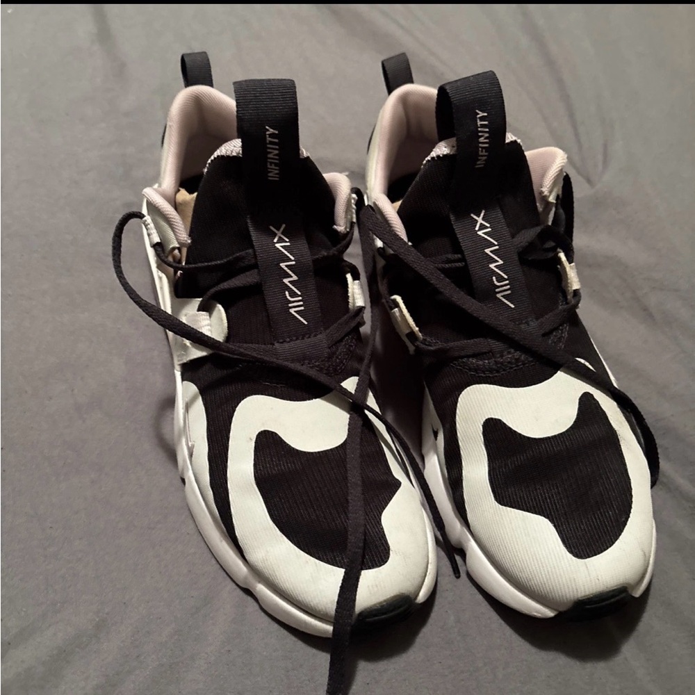 Nike Air Max INFINITY Black and Cream Sneakers size 6 - Picture 2 of 3